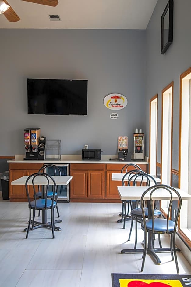 Super 8 by Wyndham Mountain Home