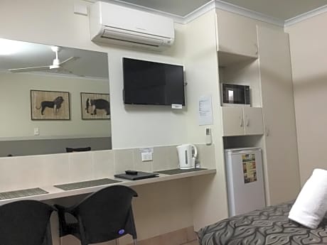 Deluxe Twin or Triple Room