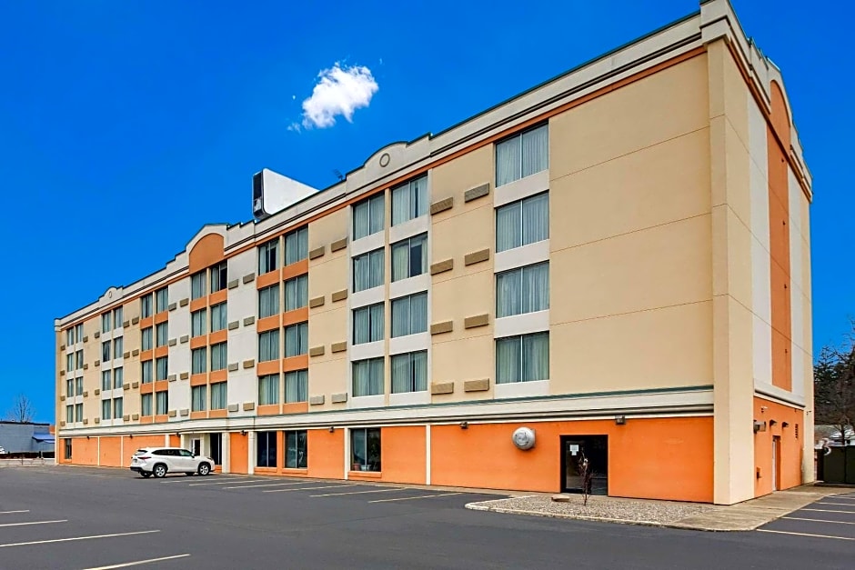 Zdjęcie 1 z 38 — Quality Inn