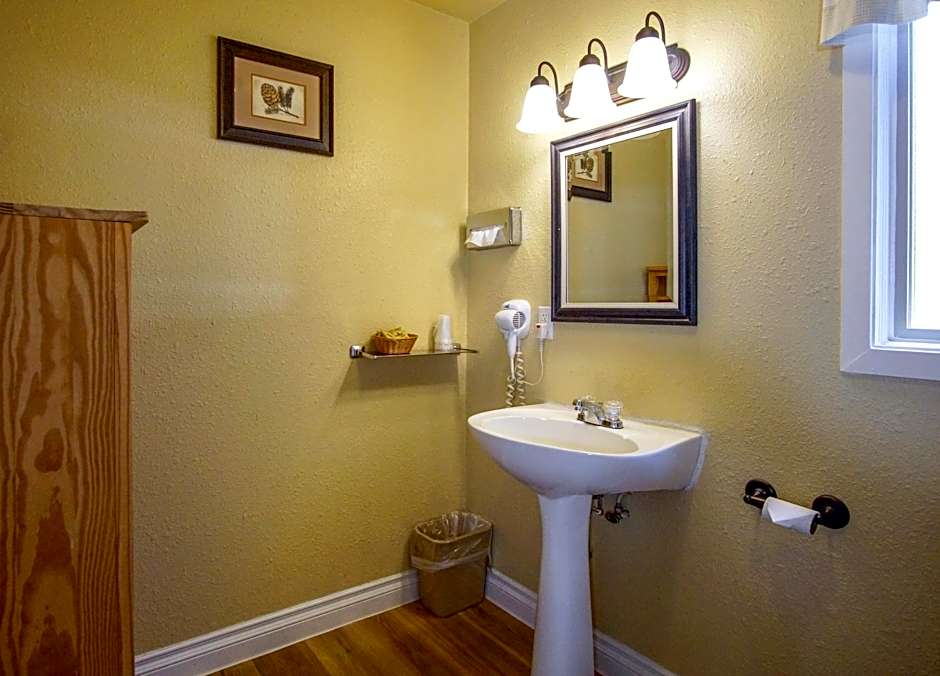 Green Gables Motel & Suites