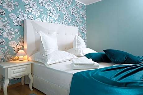 One Bedroom Apartment with Street View