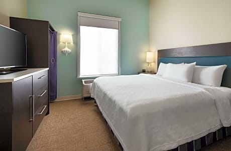1 King Hearing Accessible Suite Non-Smoking