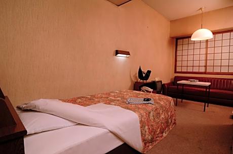 Single Room with Extra Bed and Shared Bathroom