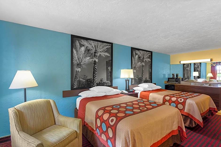 Super 8 by Wyndham Bradenton Sarasota Area