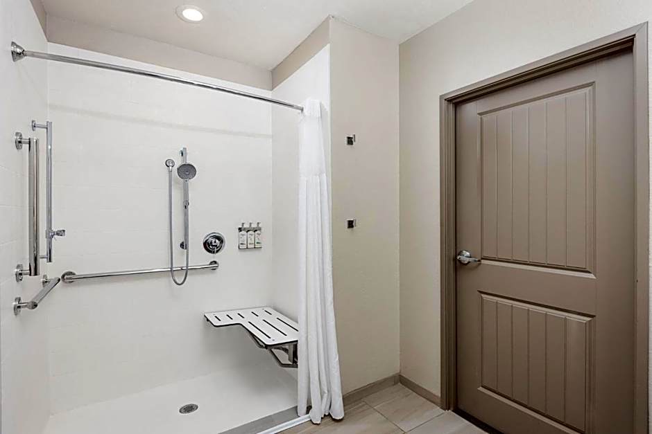 Holiday Inn Express & Suites - Green Bay East By IHG