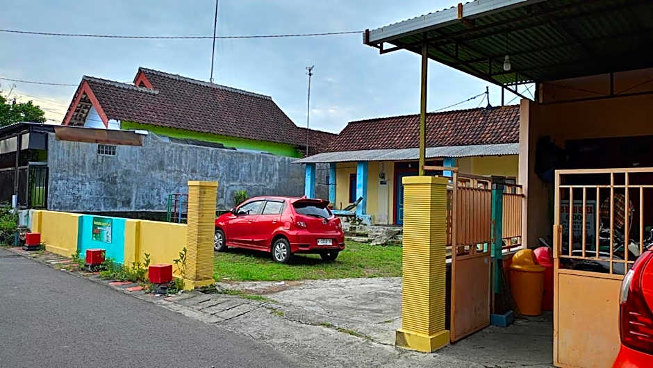 OYO Life 93712 Vanda Family