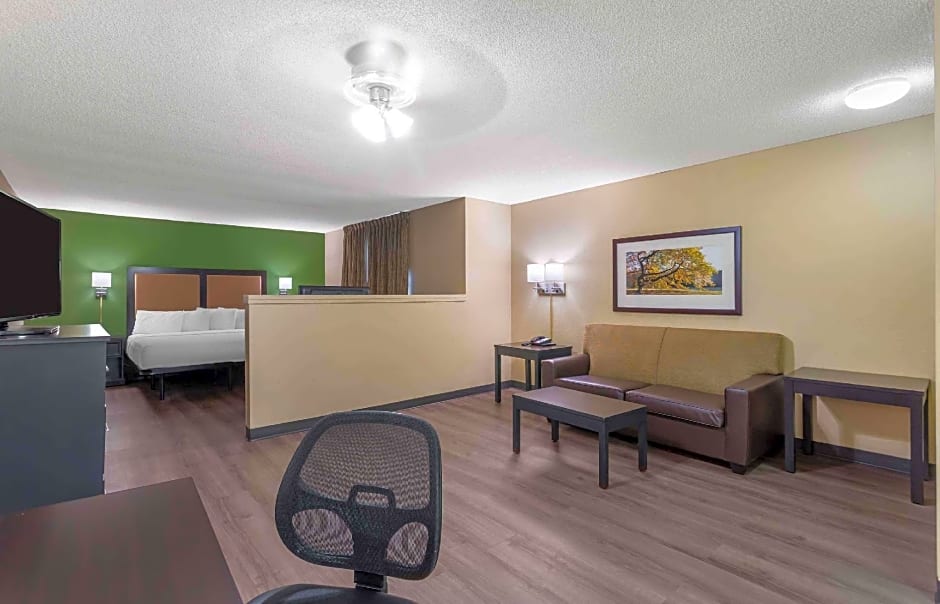 Photo 1 of 5 of 1 King Bed Suite