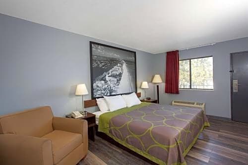Super 8 by Wyndham Naples