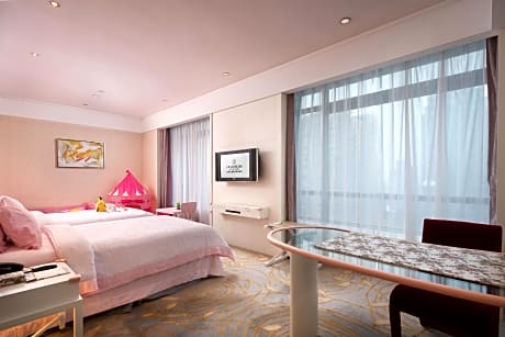 Rezen - Princess Room, 1 Single Bed and 1 Queen Bed