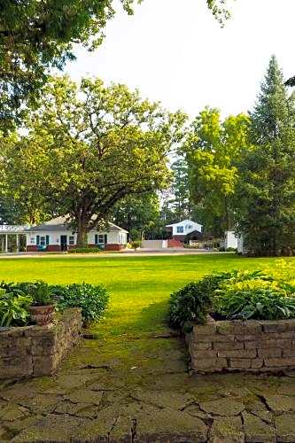 Oak Park Inn