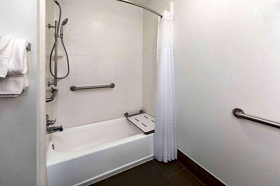 La Quinta Inn & Suites by Wyndham Meridian