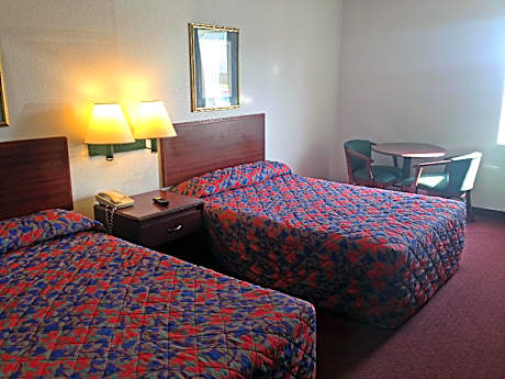 2 Full Beds |Mobility Accessible Tub Smk