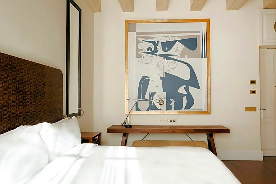 DO Plaça Reial powered by Sonder