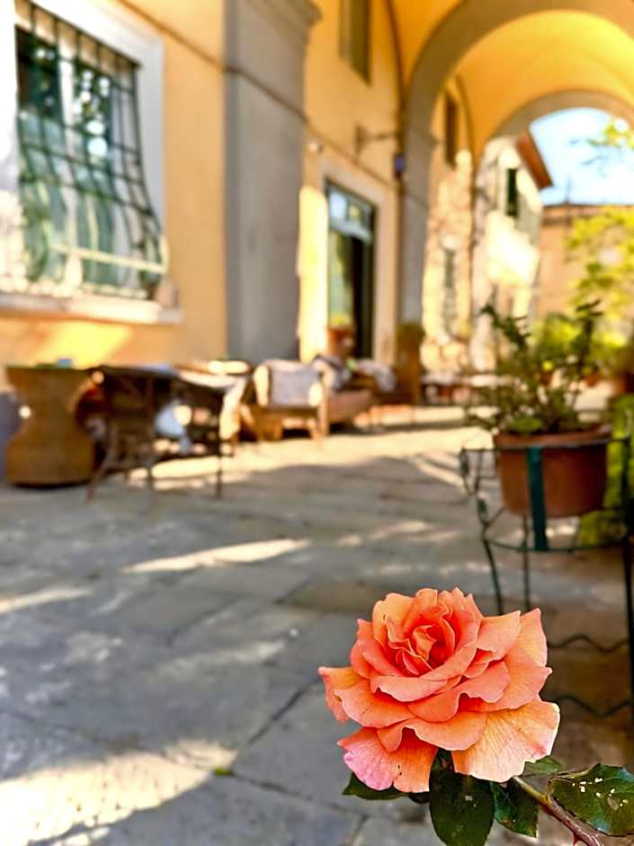 Villa La Dogana B&B di Charme - Historic Villa with a beautiful garden - private parking
