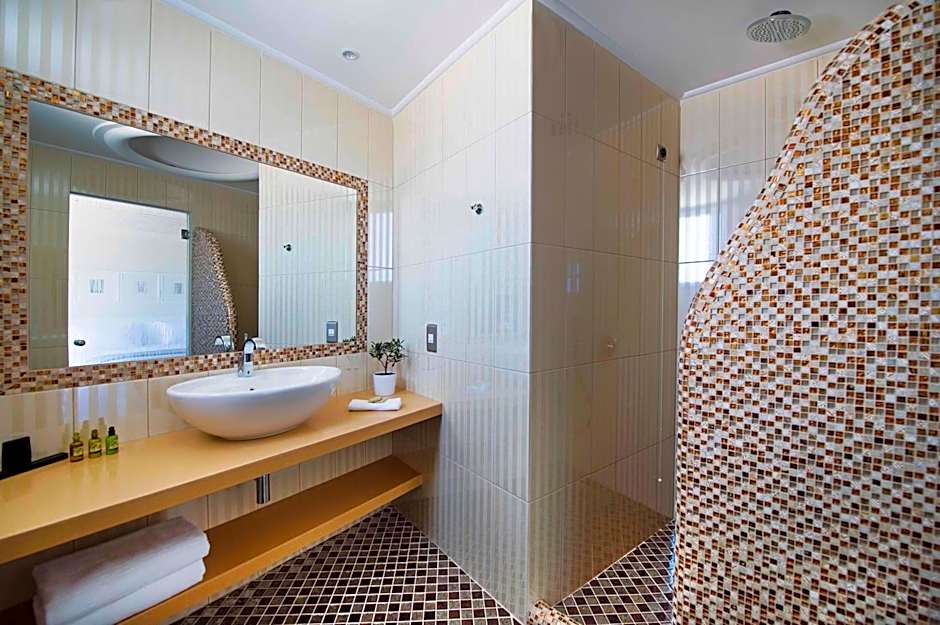 Acroterra Rosa Luxury Suites