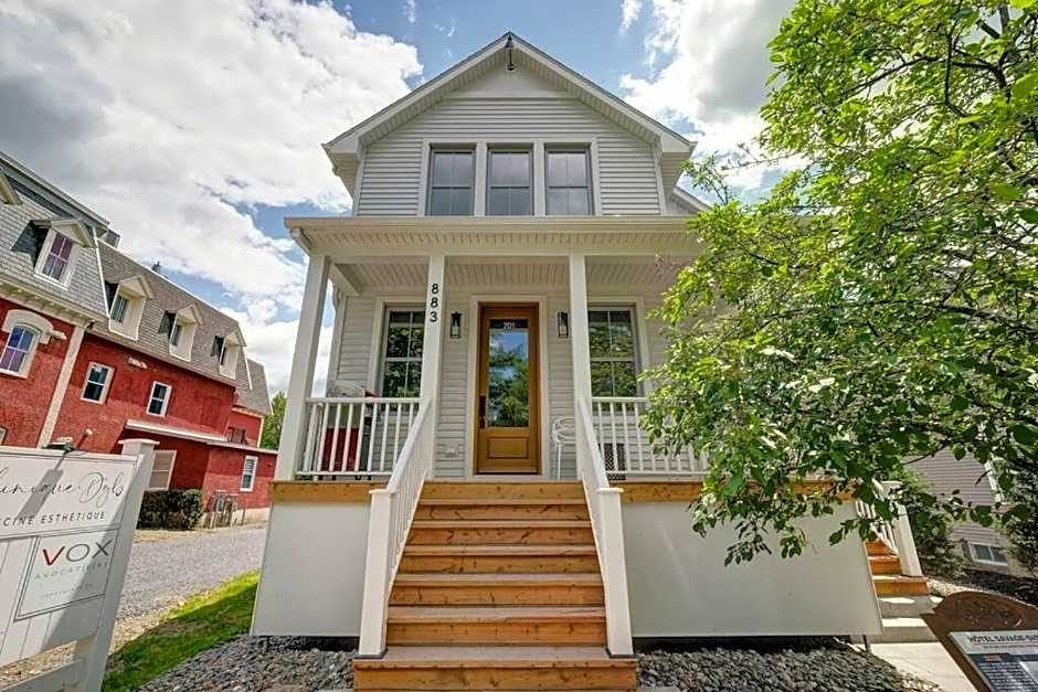 201 Condo au rez de chaussée , au coeur de Bromont