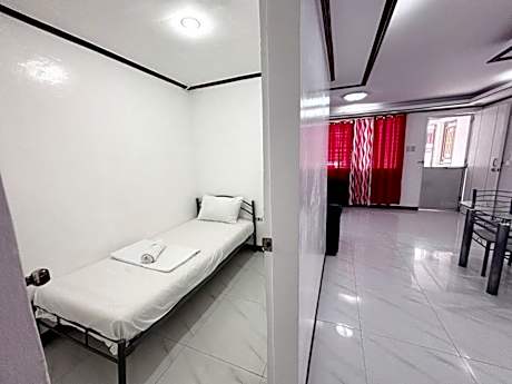 Calapan Transient House 3-BedRoom  near MALLS L26