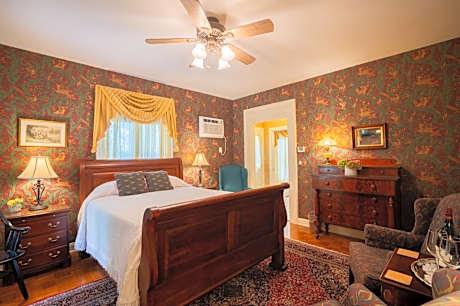 Queen Room - Winstead Inn