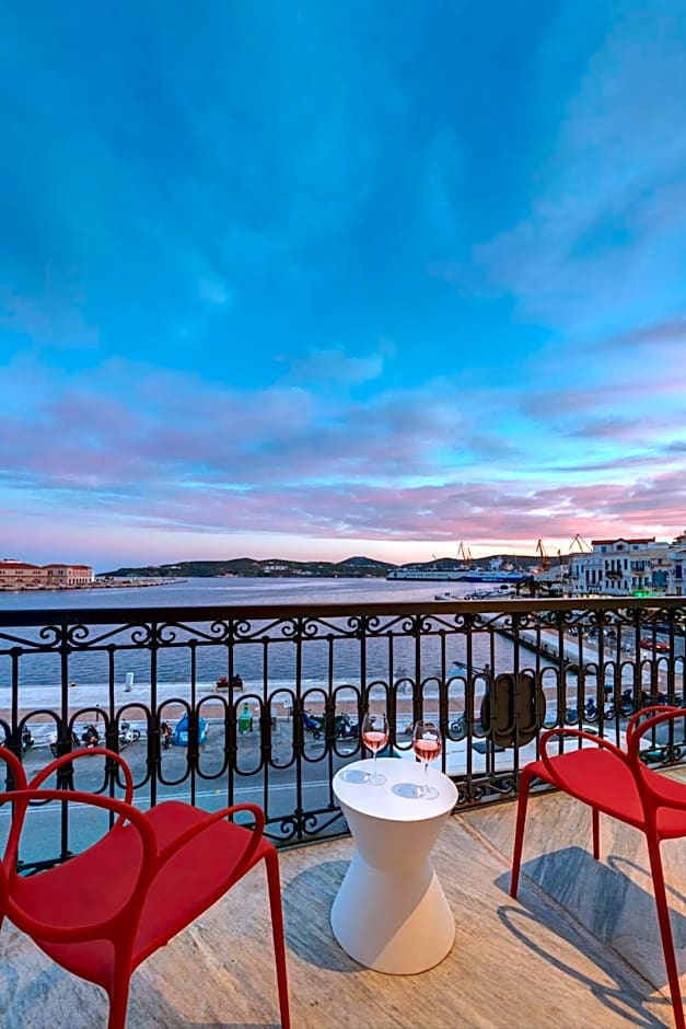 Skylight - 1873 Seafront Luxury Suites on the Harbor, City Center