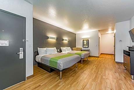 2 Queen Beds | Mobil Access Tub Nsmk Kitchen