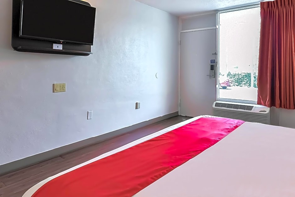 OYO Hotel Valdosta GA I-75