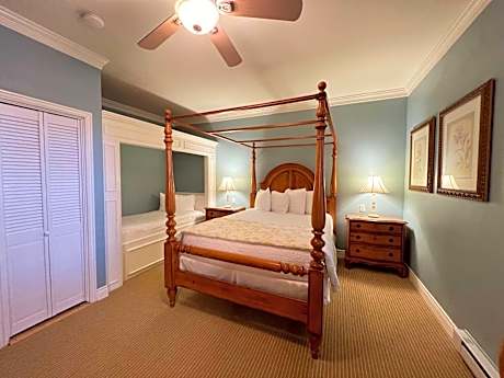 Queen Room with Whirlpool - Non Smoking