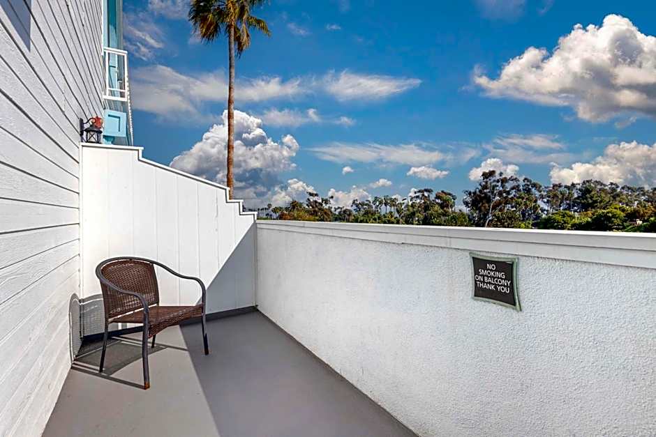 Best Western Plus Marina Shores Hotel