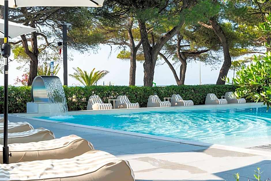 International Beach Hotel