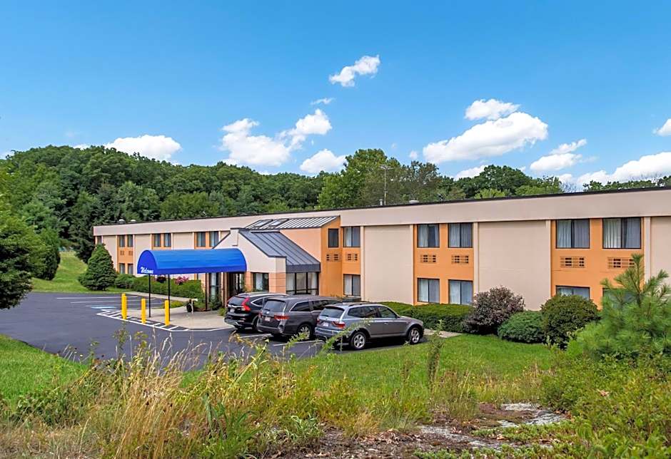 All Seasons Inn & Suites