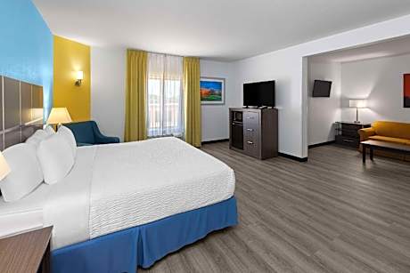 Studio Suite with Two King Beds - Non-Smoking