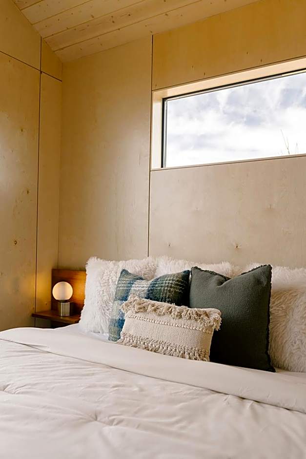 Yellowstone Peaks Hotel