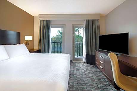 Executive King Room with Balcony - Non-Smoking