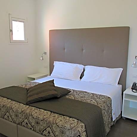 Deluxe One-Bedroom Apartment