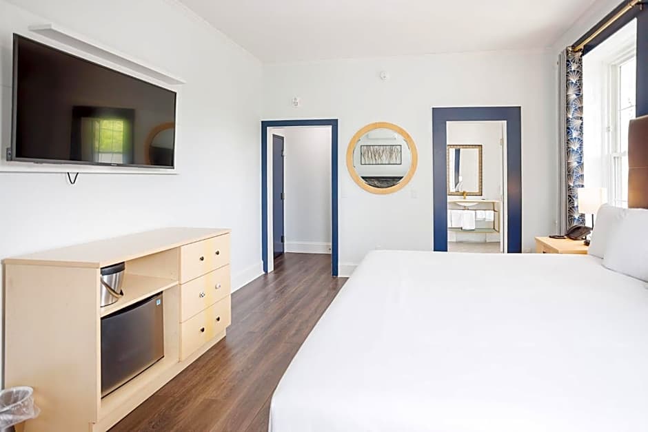 Photo 1 of 5 of Superior 1 King Bed