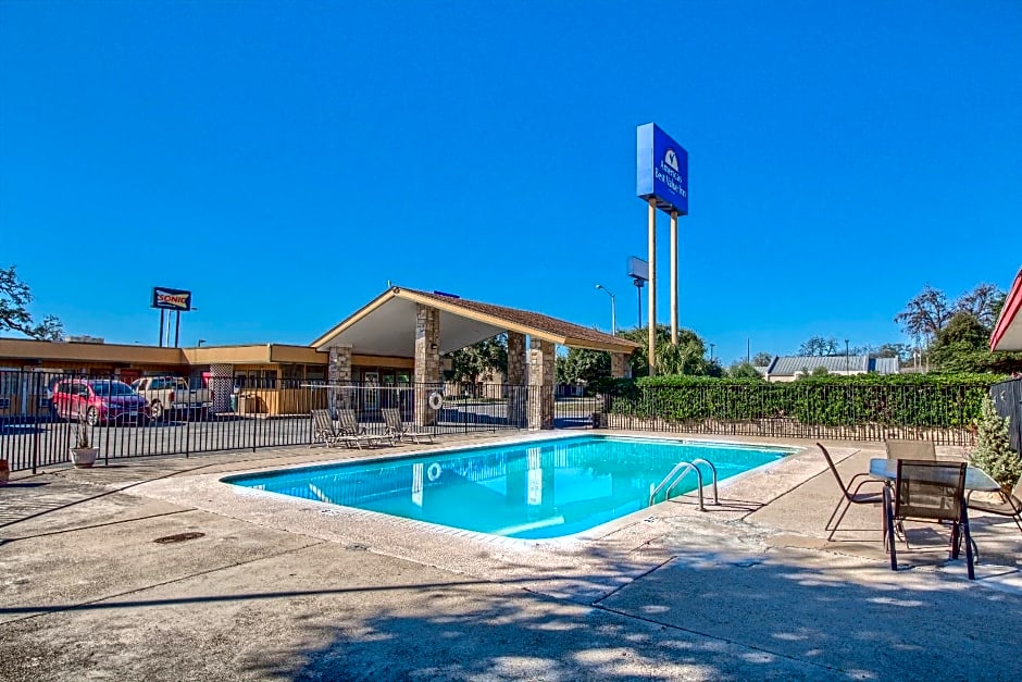 Americas Best Value Inn Uvalde