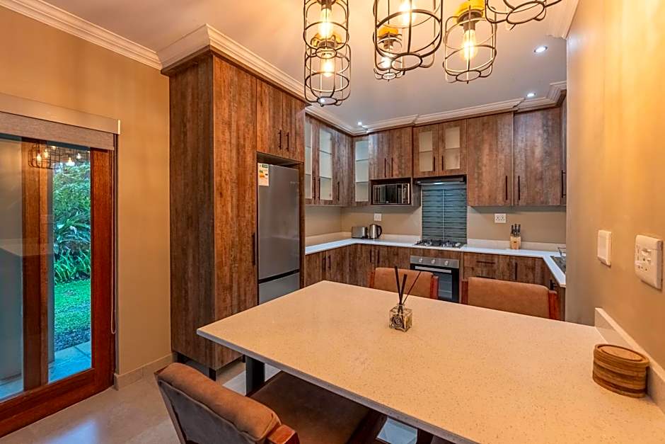 Bushbaby Valley Lodge