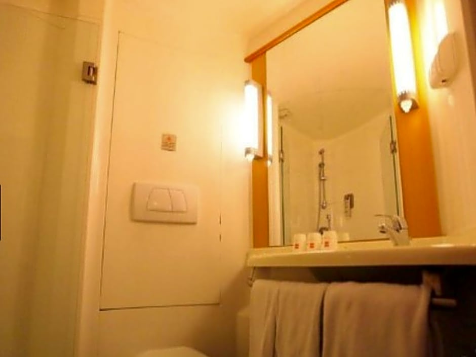 Ibis Ningbo Qian Hu Hotel
