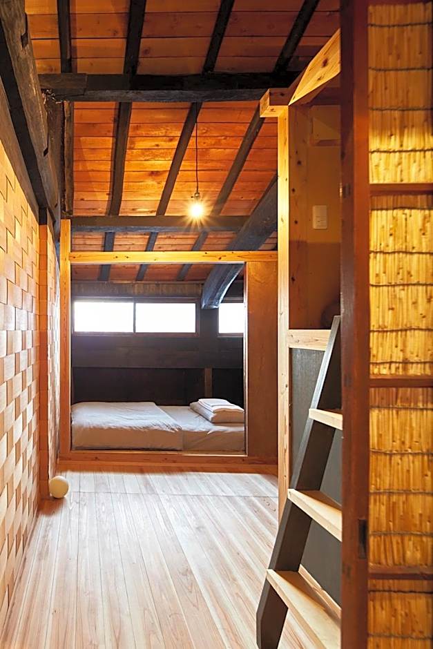 Hostel & Tatami Bar Uchikobare -内子晴れ-