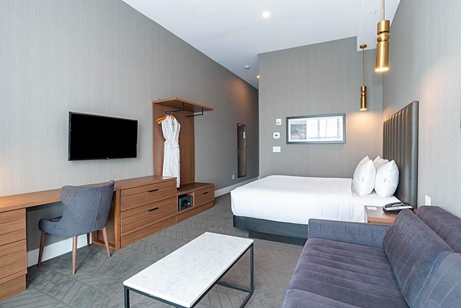 Sandman Signature Sherwood Park Hotel