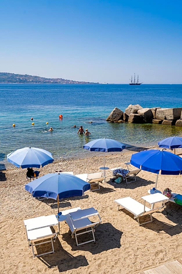 Capo Peloro Hotel