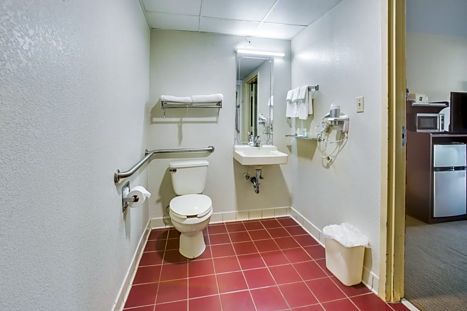 Quality Inn Oak Grove Fort Campbell