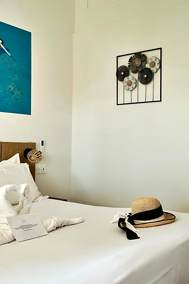 Artemia Aigues-Mortes - Hotel avec piscine