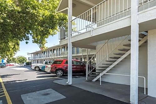 Motel 6 Reno - Virginia Plumb – Reno, NV