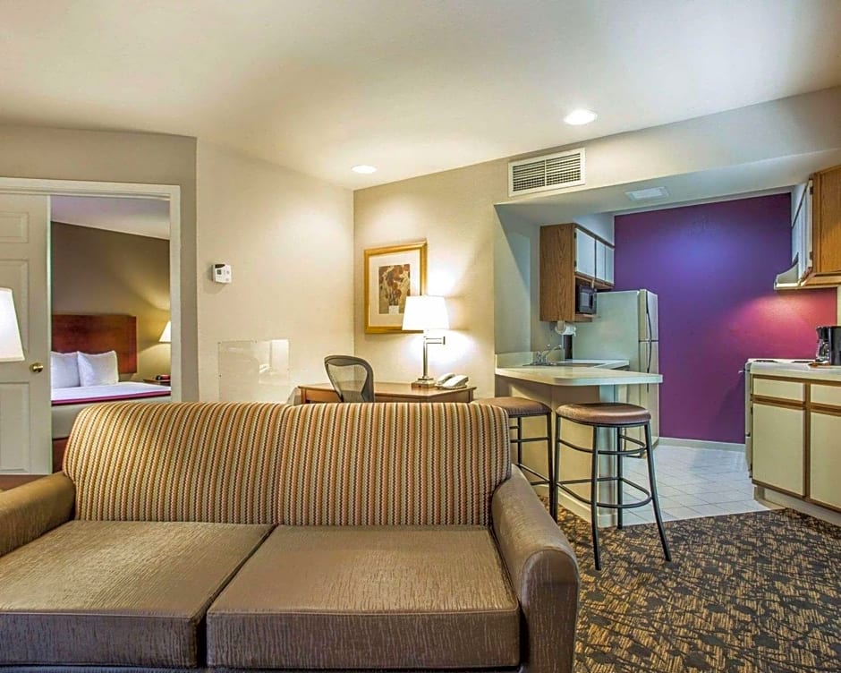 Quality Suites Atlanta Buckhead Village North