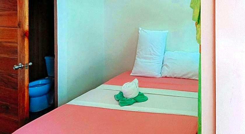 RedDoorz @ 4ks Pension House Bogo City Cebu