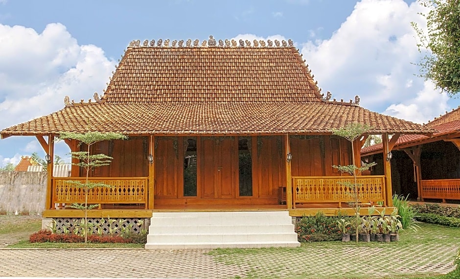 Kampoeng Joglo Boutique Hotel