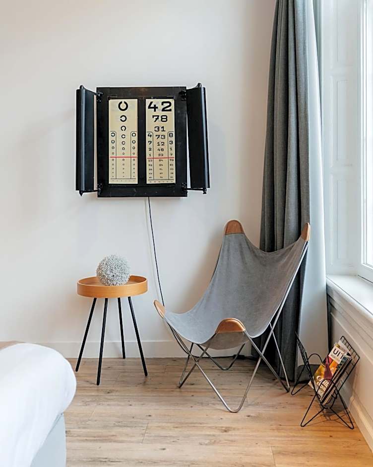 Eye Hotel
