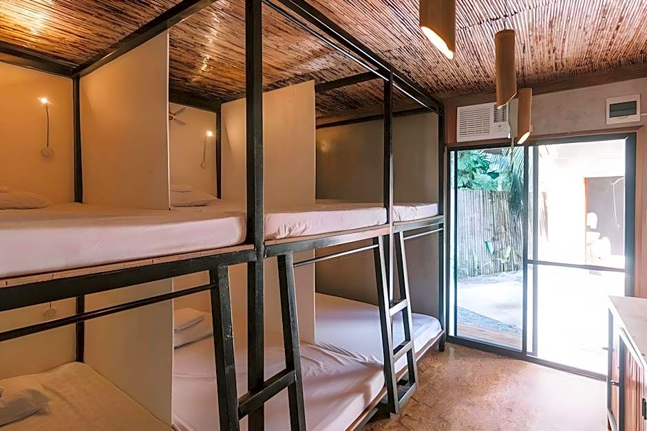 Mad Monkey Hostel Siargao