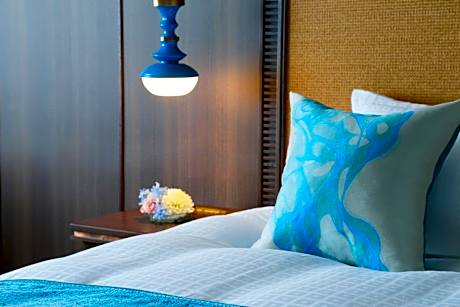 Premiere Luxury Twin Room (Children 7 years and older only) - Non-Smoking with Lounge Access