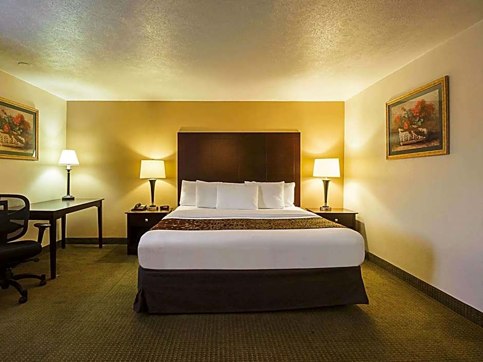 La Quinta Inn & Suites by Wyndham Woodburn